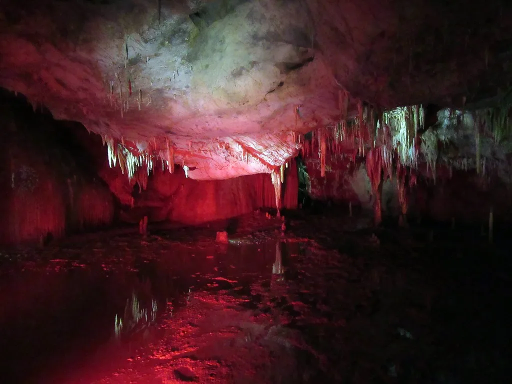 Prometheus Cave water and formations georiga